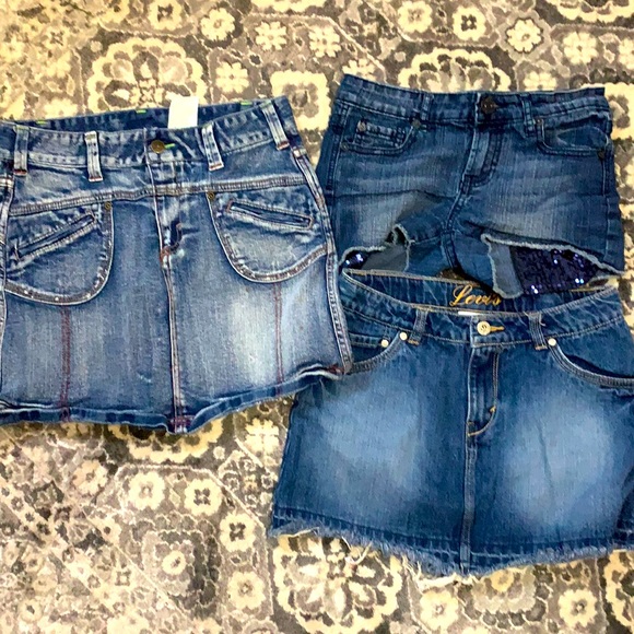 Mary Kate and Ashley, Levi’s and Vigoss - Picture 1 of 1